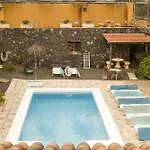 La Tanquera Hotel *